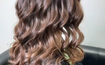 Rientro dalle vacanze: come rigenerare cute e capelli danneggiati da sole e salsedine