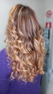 Schiariture e colore capelli Monica Preti Emotion Hairstyle Manerbio